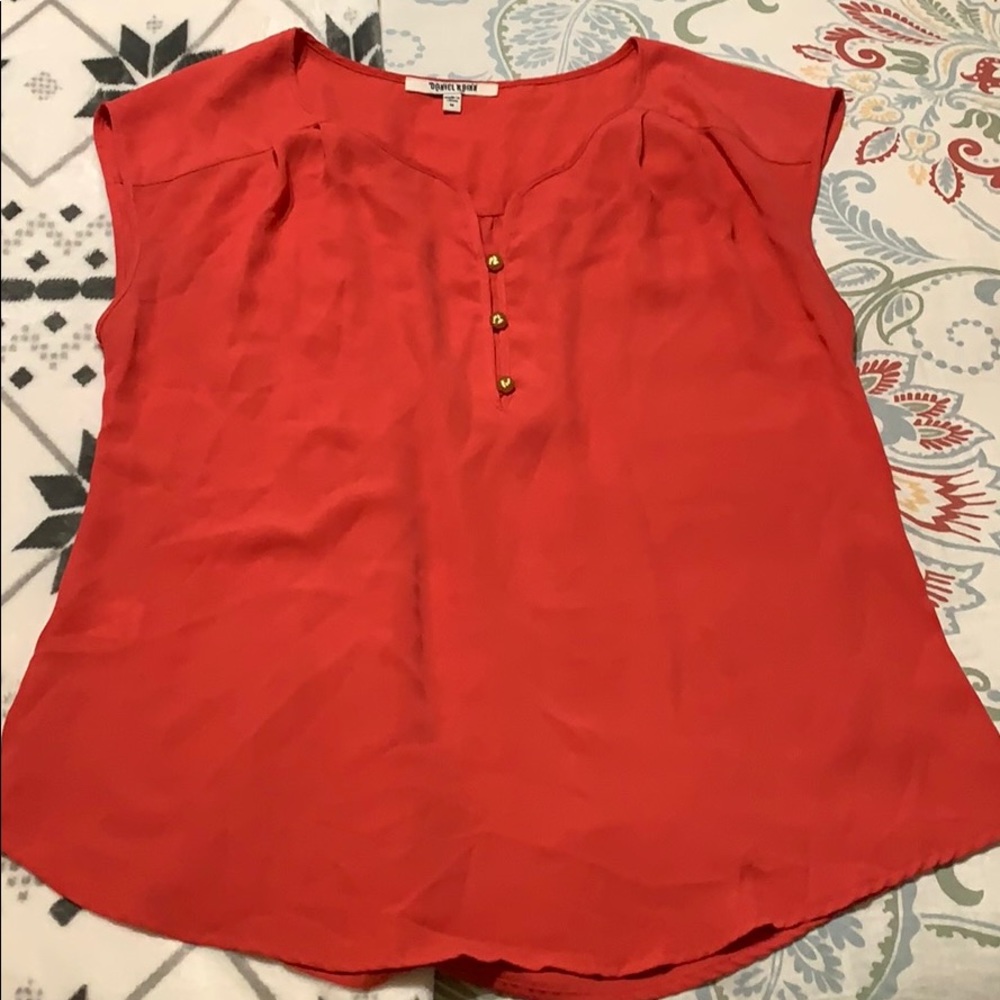 WMNS Daniel Rainn Top